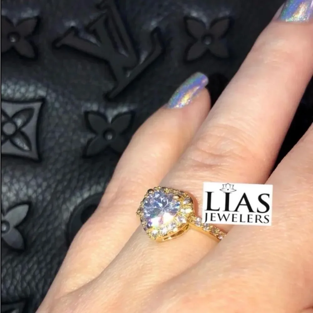 New 18k yellow gold engagement ring heart shape ring
